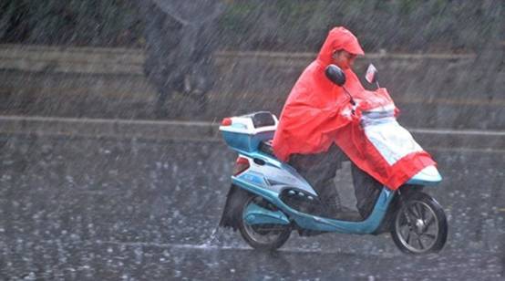 【网言网语】暴雨中,高温下,感动就在你我身边